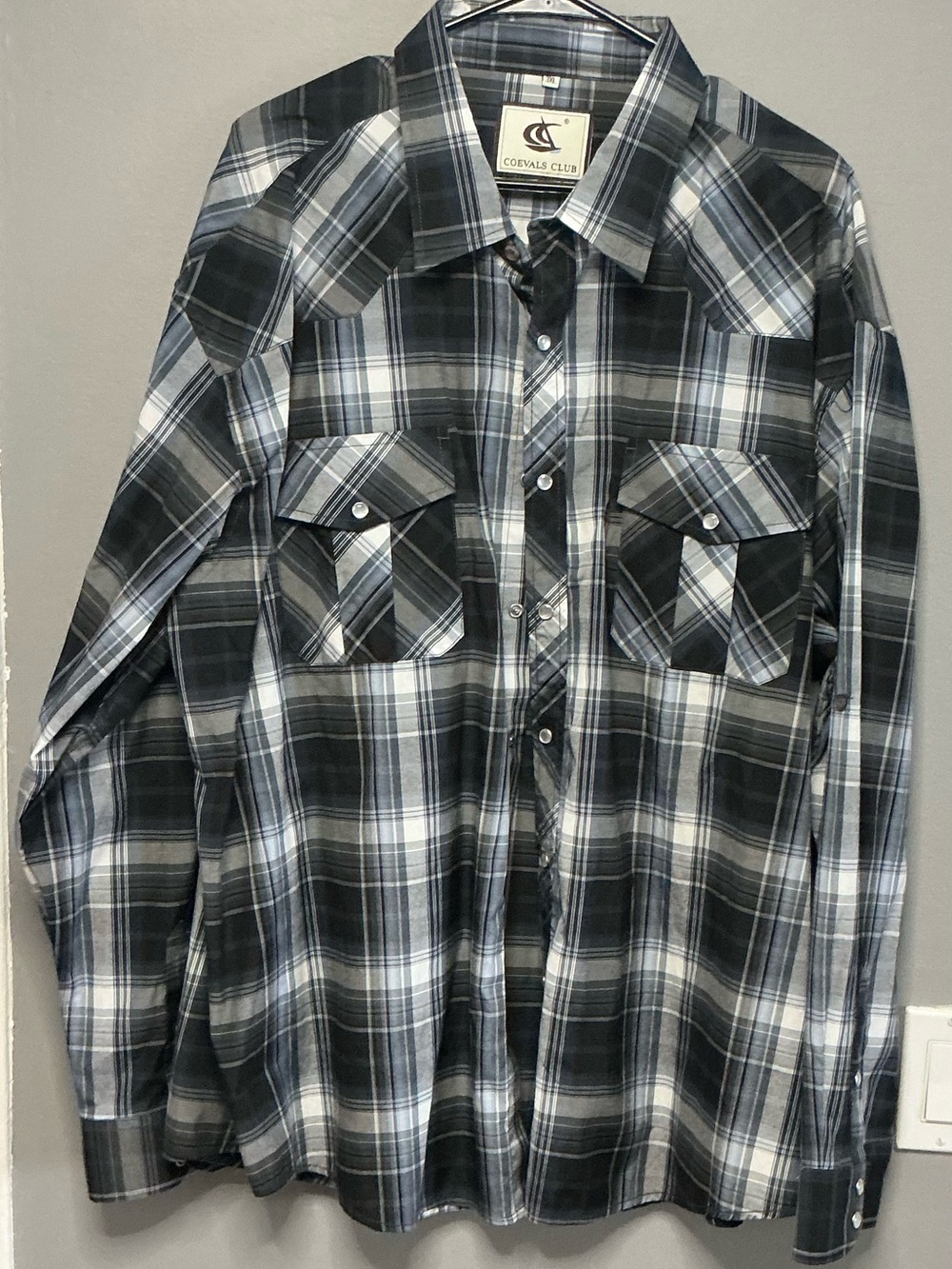 Men's Black & Gray Plaid Button-Down Shirt